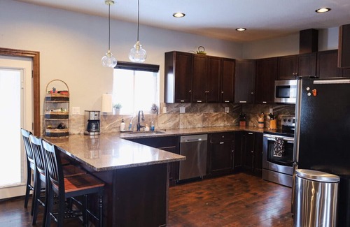 Altamont House | Front Street Retreat