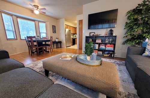 Lynden Apartment | Front Street Retreat - A cozy, 2-bedroom apartment in the heart of Lynden!