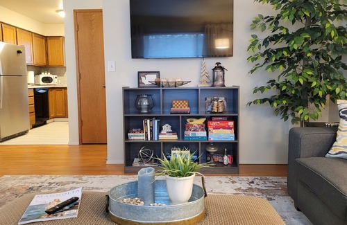 Lynden Apartment | Front Street Retreat - A cozy, 2-bedroom apartment in the heart of Lynden!