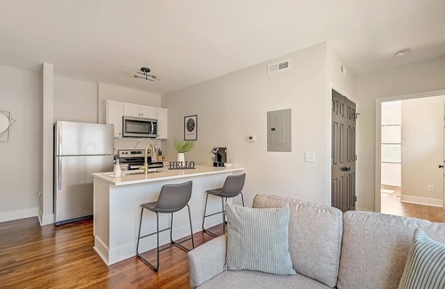 East Walnut HIlls Apartment | Frontdesk | 1 BR Apt near Zoo & Botanical Gardens