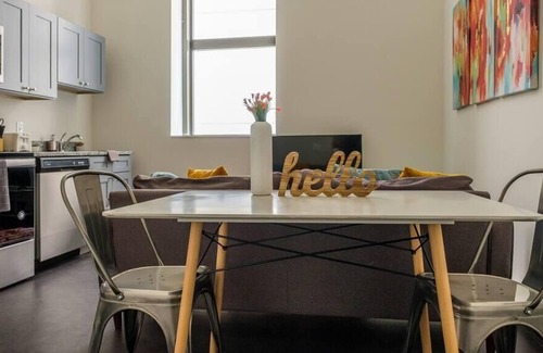 Cultural District Apartment | Frontdesk |1 BR Apt near Market Square