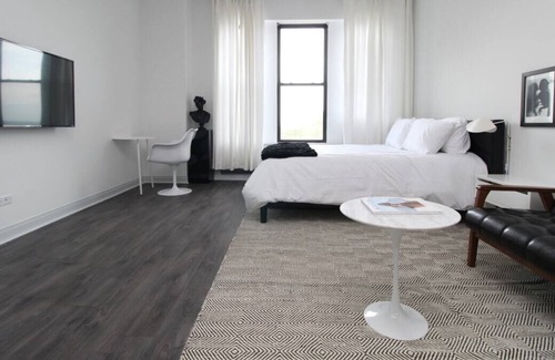 East Hyde Park Apartment | Frontdesk | 1 BR Apt near University of Chicago