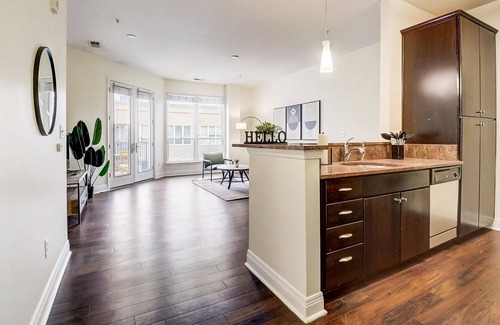 Cole-Noble District Apartment | Frontdesk | 1 BR Apt by Sailors Monument