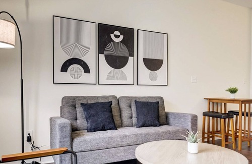 Cole-Noble District Apartment | Frontdesk | 1 BR Apt by Sailors Monument