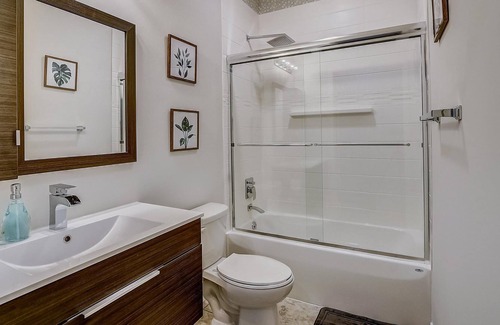 Brewerytown Apartment | Frontdesk | 1 BR Apt near Museum of Art