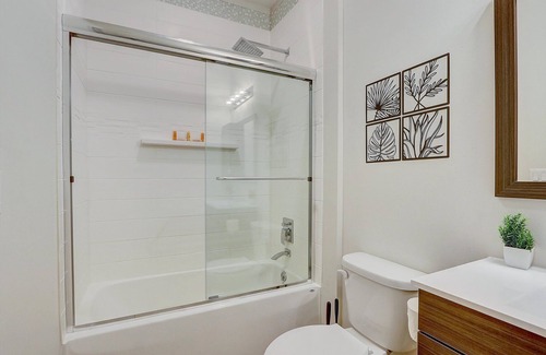 Brewerytown Apartment | Frontdesk | 1 BR Apt near Strawberry Mansion