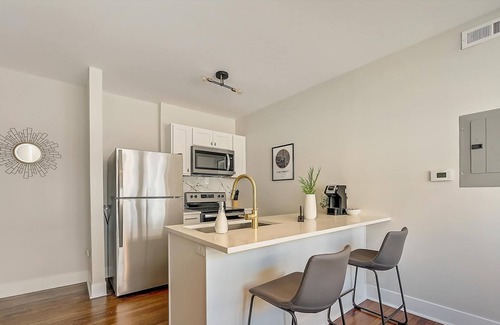 East Walnut HIlls Apartment | Frontdesk | 1 BR close to Krohn Conservatory