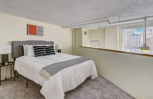 Gayborhood Apartment | Frontdesk | 1 BR Loft Apt Near Center City