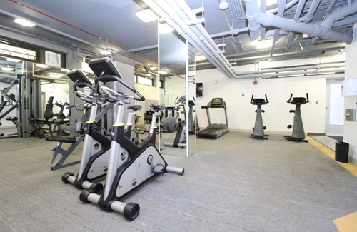 Indian Village Apartment | FRONTDESK 2 BR Apt near University of Chicago