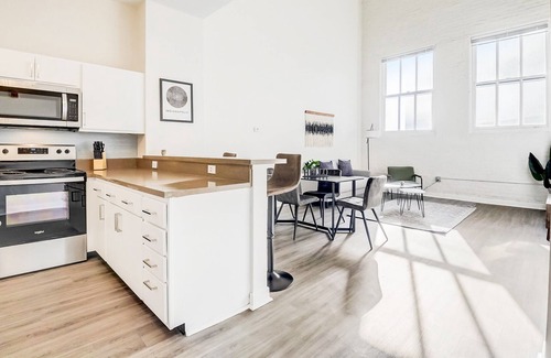 Mile Square Apartment | Frontdesk | 2 BR Apt by Indiana Convention Center