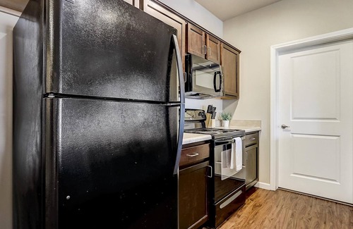 Roseland Apartment | Frontdesk | 2 BR Near Notre Dame