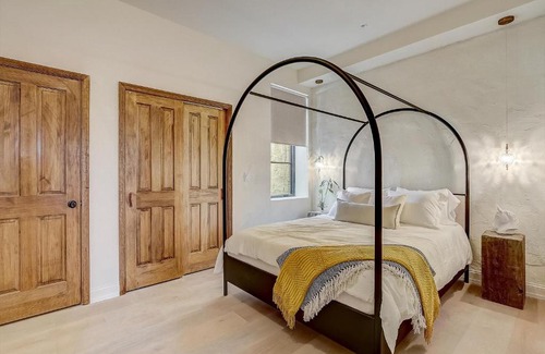 Society Hill Apartment | FRONTDESK 313 South St Apts Philadelphia