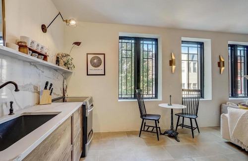 Society Hill Apartment | FRONTDESK 313 South St Apts Philadelphia