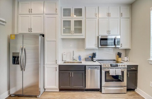 Fourth Ward Apartment | FRONTDESK 500 West Trade Apts Fourth Ward Charlotte