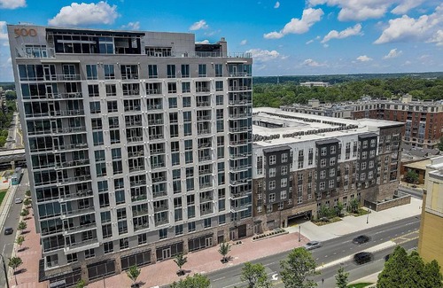 Fourth Ward Apartment | FRONTDESK 500 West Trade Apts Fourth Ward Charlotte