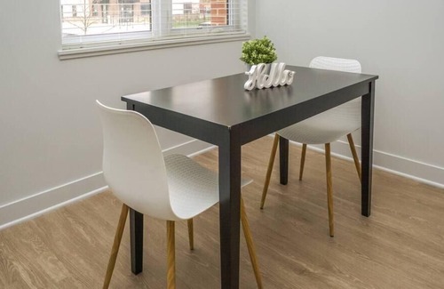Downtown Des Moines Apartment | Frontdesk | Comfortable 2BR Near Historic District