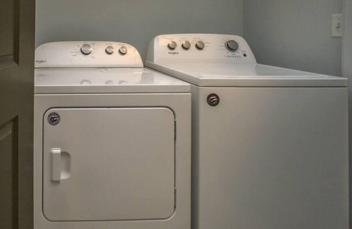 Downtown Des Moines Apartment | Frontdesk | Comfortable 2BR Near Historic District