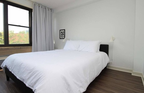 Indian Village Apartment | Frontdesk | First-Class Studio Apt in Hyde Park
