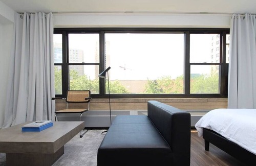 Indian Village Apartment | Frontdesk | First-Class Studio Apt in Hyde Park