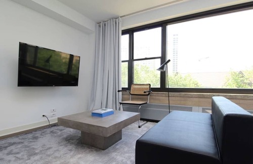 Indian Village Apartment | Frontdesk | First-Class Studio Apt in Hyde Park