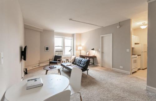 East Hyde Park Apartment | FRONTDESK Historic 2 BR Apt by Jackson Park