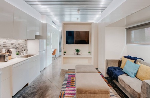 Cleveland Apartment | FRONTDESK Mikros on Ashbury Micro Apts Cleveland