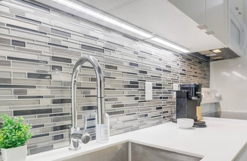 Cleveland Apartment | FRONTDESK Mikros on Ashbury Micro Apts Cleveland