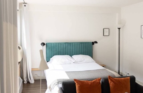 Indian Village Apartment | Frontdesk | Modern Studio Apt in East Hyde Park