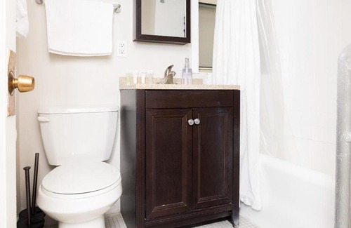 Kenwood Apartment | FRONTDESK Open 1 BR Apt 6 miles to Downtown