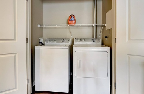 Roseland Apartment | Frontdesk | Open 2 BR Apt near Downtown South Bend