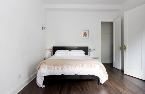 East Hyde Park Apartment | FRONTDESK Refreshed 1BR Apt in Hyde Park