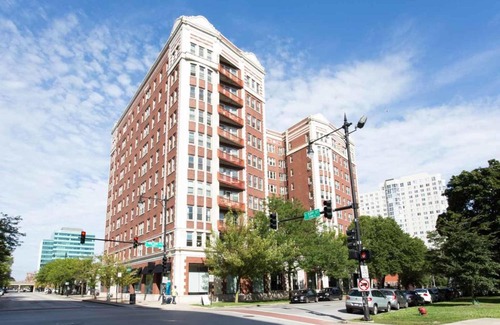 East Hyde Park Apartment | FRONTDESK Refreshed 1BR Apt in Hyde Park