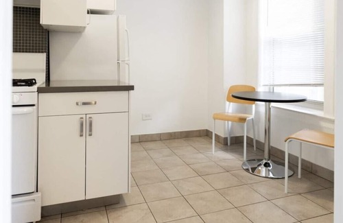 East Hyde Park Apartment | Frontdesk | Refreshed 1BR Apt in Hyde Park