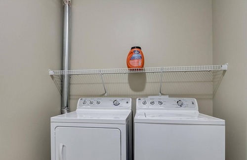 Roseland Apartment | Frontdesk | Roseland 2 BR Near ND