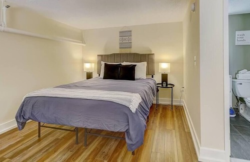 Gayborhood Apartment | Frontdesk | Spacious 1BR Loft by Independence Hall