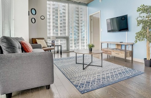 Charlotte Center City Apartment | Frontdesk | Stunning 2BR Apt High-Rise in Uptown