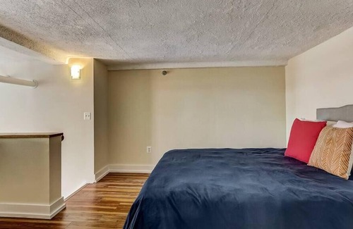 Gayborhood Apartment | Frontdesk | Stylish 1 BR in Washington Square