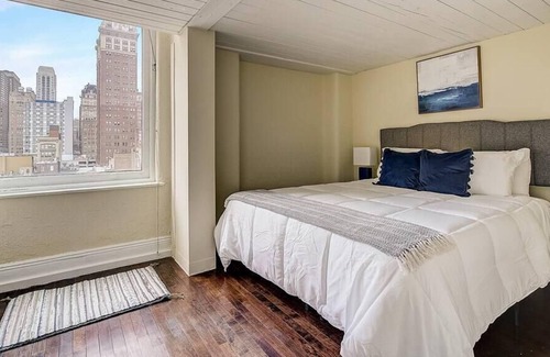 Gayborhood Apartment | Frontdesk | Sunny 2 BR loft in Washington Square