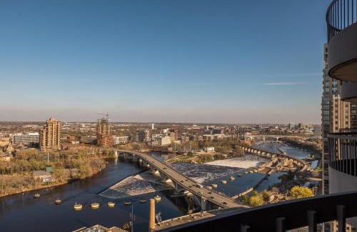 Gateway District Apartment | FRONTDESK The Churchill Apts Downtown Minneapolis