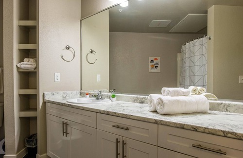 Fort Worth Cultural District Apartment | FRONTDESK West 7th District Apts Fort Worth