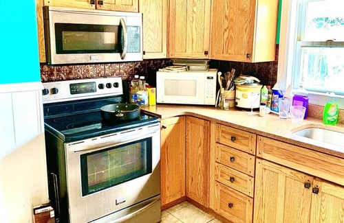 Frostburg House | FROSTBURG-House-GuestRoom-A