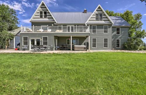 Fruita House | Fruita Victorian Home with Hot Tub and Mountains!