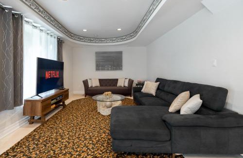 Richmond Hill Apartment | Frybrook
