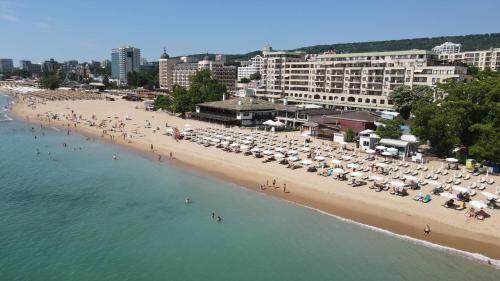 Golden Sands Apartment | FS Apartments - Modern Sea-View Apt - First Line
