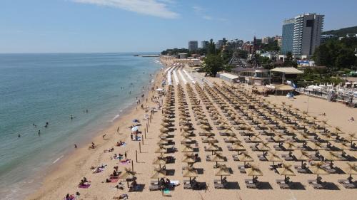 Golden Sands Apartment | FS Apartments - Modern Sea-View Apt - First Line