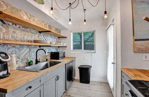 Lake Ridge Apartment | Ft. Lauderdale Beach Artistic Oasis w/BBQ