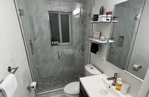 Middle River Terrace House | Ft Lauderdale getaway HEATED POOL sleeps 6-8