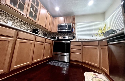 Middle River Terrace House | Ft Lauderdale getaway HEATED POOL sleeps 6-8