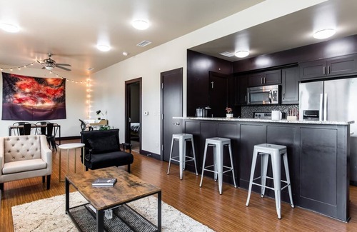 Fort Worth Apartment | Ft Worth Southside Loft 202- Walk to Magnolia Ave!