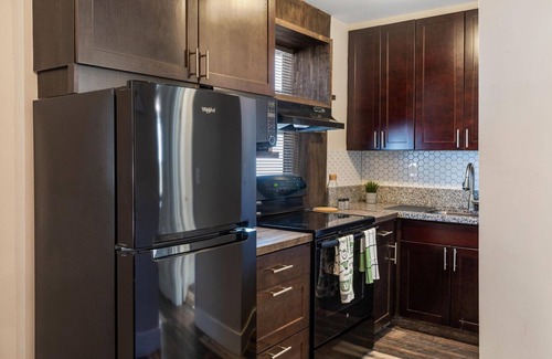 Poinciana Park Apartment | FTL Collection: Sleeps 18, Big Groups,& Near Beach